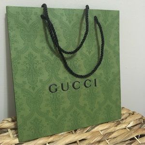 🔴 Limited Edition Green Foliage Gucci Shopping/
Gift Bag! 🔥